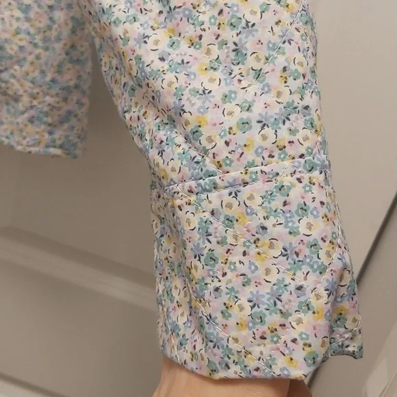 Flower Print Ruffle-Collar Shirt Jacket - Picture 7 of 7